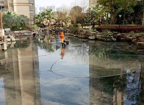 北戴河景观池淤泥清理