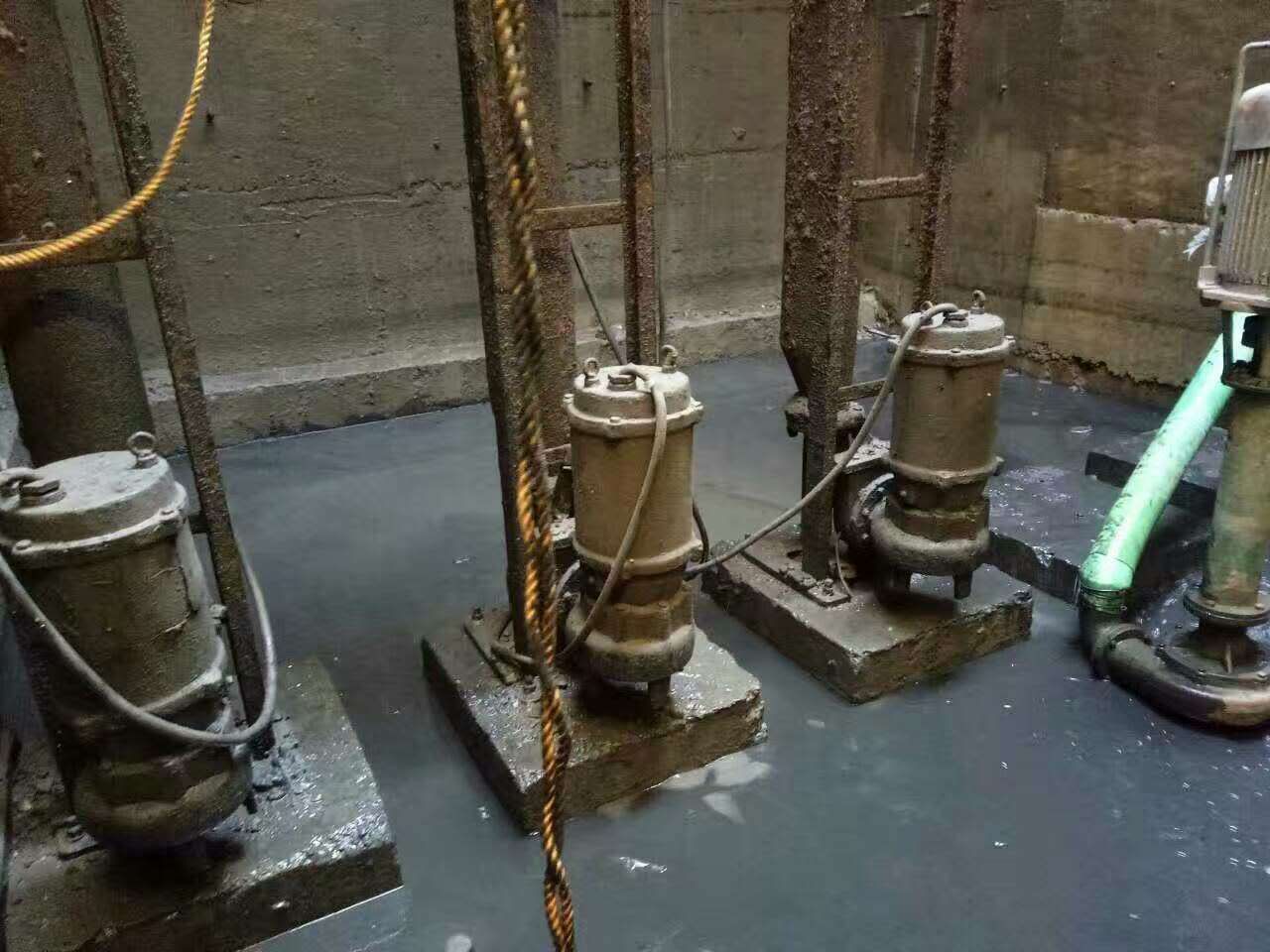 北戴河污水池清理