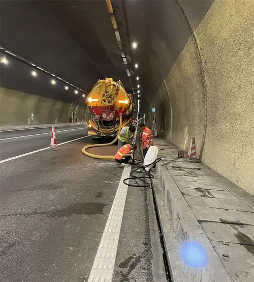 北戴河隧道排水渠清淤